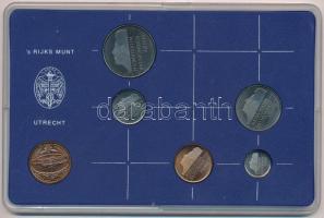 Hollandia 1982. 5c - 2 1/2G (5xklf) + 1982. s Rijks Munt 1982 (Királyi verde) Br zseton, műanyag tokban T:1 Netherlands 1982. 5 Cents - 2 1/2 Gulden (5xdiff) + 1982. s Rijks Munt 1982 (Royal Mint) Br jeton, in plastic case C:UNC