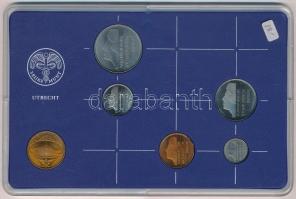 Hollandia 1986. 5c - 2 1/2G (5xklf) + 1986. s Rijks Munt 1986 (Királyi verde) Br zseton, műanyag tokban T:1 Netherlands 1986. 5 Cents - 2 1/2 Gulden (5xdiff) + 1986. s Rijks Munt 1986 (Royal Mint) Br jeton, in plastic case C:UNC