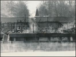 1986. március 3. A hévízi tófürdő épületeinek maradványai a tűzvész után, 4 db feliratozott sajtófot...
