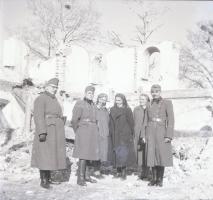 Thöresz Dezső (1902-1963) békéscsabai gyógyszerész és fotóművész szolgálatot teljesített egy sebesül...