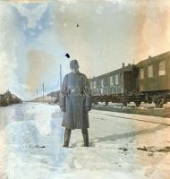 Thöresz Dezső (1902-1963) békéscsabai gyógyszerész és fotóművész szolgálatot teljesített egy sebesül...