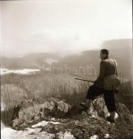 cca 1961 Vaddisznóvadászaton, Kotnyek Antal (1921-1990) budapesti fotóriporter hagyatékából  25 db v...