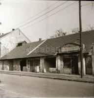 cca 1964 Budapest, X. kerület, Kőbánya, épületek, utcák, látképek, helytörténeti szempontból különös...