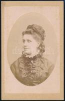 cca 1869 Beszédes Sándor (?-?) esztergomi fényképész műterméből, vizitkártya méretű, vintage fotó, hátoldalán a magyar korona és címer szép grafikája, 10,5x6 cm