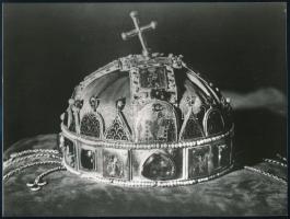 1926 A magyar korona grafikus ábrázolása egy német magazin címlapján, 2 db modern másolat, 10x15 cm ...