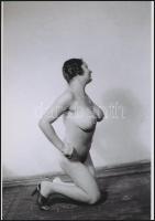 cca 1978 Felnőtt játékok, szolidan erotikus felvételek, 7 db vintage negatív (6x6 cm) + 11 vintage f...