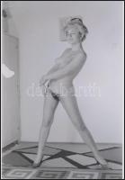 cca 1972 Csábítás kalapban, s anélkül, szolidan erotikus felvételek, 8 db vintage negatív (24x36 mm)...