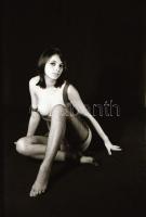 cca 1973 Örök fiatalság, szolidan erotikus felvételek, 7 db vintage negatív (24x36 mm) + 11 db vinta...