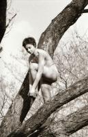 cca 1977 Bent is, kint is, szolidan erotikus felvételek, 16 db vintage negatív (24x36 mm) + 11 db vi...