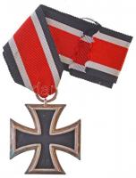 Német Harmadik Birodalom 1944. "II. Osztályú Vaskereszt" kitüntetés, gyártói jelzés a kari...