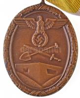 Német Harmadik Birodalom 1940. "Német Nyugati Fal Érdemérem" Br kitüntetés mellszalagon, a...