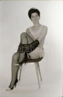 cca 1974 Esztétikai élmények, szolidan erotikus felvételek, 18 db vintage negatív + 4 db vintage fot...