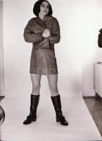 cca 1972 Vetkőzőszám Budapest éjszakai életéből, szolidan erotikus felvételek, 16 db vintage negatív...