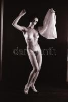 cca 1971 Feltáruló valóság, szolidan erotikus felvételek, 20 db vintage negatív, 24x36 mm