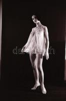 cca 1971 Feltáruló valóság, szolidan erotikus felvételek, 20 db vintage negatív, 24x36 mm