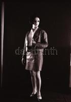 cca 1971 Feltáruló valóság, szolidan erotikus felvételek, 20 db vintage negatív, 24x36 mm