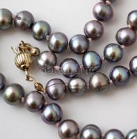 Tenyésztett festett gyöngysor, ezüst (Ag.) csattal, jelzett, h:44 cm