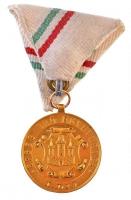 ~1900-1930. "Pozsonyi Torna Egyesület 1880 / Épség Erő Egyetértés - I. Díj" aranyozott díj...