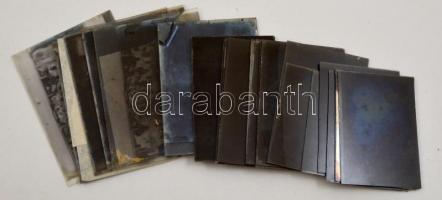 cca 1935 Lőcsei Árpád (?-?) kecskeméti vándorfényképész hagyatékából 23 db üveglemez negatív (cserké...