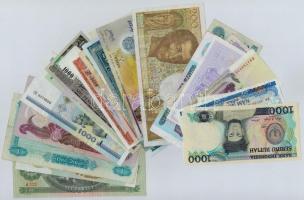 25db-os vegyes bankjegy tétel, közte Magyarország, Indonézia, Vietnám, Kambodzsa, Üzbegisztán, Kína,...