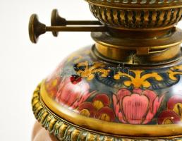 cca 1880 Zsolnay petróleumlámpa, kézzel festett porcelánfajansz test, bronz szerelékekkel, apró kopá...