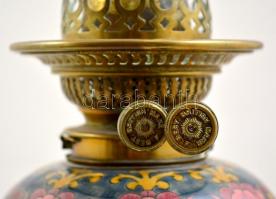 cca 1880 Zsolnay petróleumlámpa, kézzel festett porcelánfajansz test, bronz szerelékekkel, apró kopá...