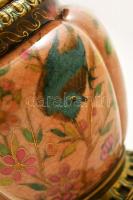 cca 1880 Zsolnay petróleumlámpa, kézzel festett porcelánfajansz test, bronz szerelékekkel, apró kopá...