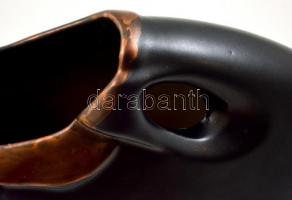 Irizáló modern váza, jelzés nélkül, alján hajszál repedéssel,, m:15 cm, h: 24 cm