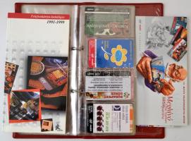 Kb. 500 db magyar telefonkártya, albumba rendezve, 1 db katalógussal, meghívóval