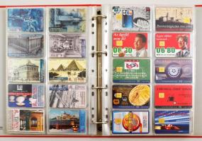 Kb. 500 db magyar telefonkártya, albumba rendezve, 1 db katalógussal, meghívóval