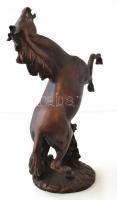 Ágaskodó ló, festett műgyanta, kopásokkal, m:36 cm