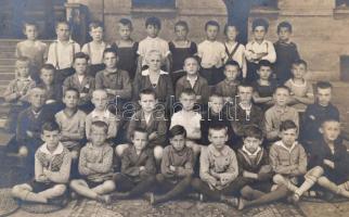 cca 1930-1940 Garas Dezső (1934-2011) gyerekkori fotója, 4 db tablóképe, és édesapja fotója, 6 db fo...