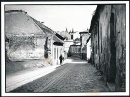 1925 Budapest, Tabán, ív utca, Hadnagy utca, 2 db eredeti negatívról előhívott fotó, egyik foltos, 17,5×23,5 cm