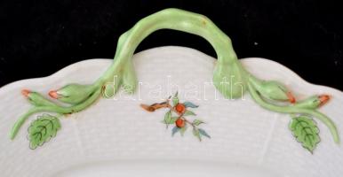 Herendi csipkebogyó mintás füles tányér, kézzel festett, jelzett (tanuló), apró kopásokkal, 29×24,5 ...