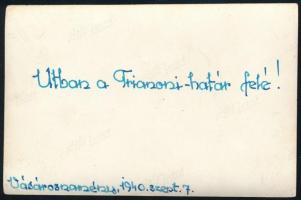 1940 Katonai szállítóvonat a vásárosnaményi pályaudvaron, útban a trianoni határ felé, hátoldalon fe...