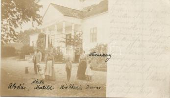 1900 Gergelylaka, Gregorovce; Nemesi kúria a családdal / villa with family. photo