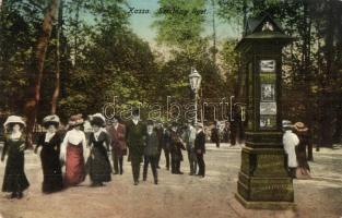 35 db főleg régi magyar és történelmi magyar városképes lap / 35 mainly pre-1945 Hungarian and Histo...