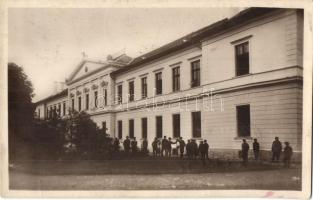 30 db főleg régi magyar és történelmi magyar városképes lap / 30 mainly pre-1945 Hungarian and Histo...