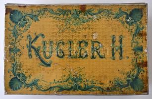 cca 1900 Kugler Henrik bonbonos fém doboz, a tető belsején dekoratív látképpel az üzletről, kopásokk...