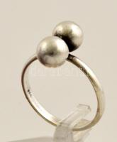 Ezüst(Ag) gömbös gyűrű, jelzett, méret: 57, nettó: 2,9 g