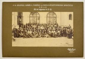 1911 Arad, A III. Országos Borbély-, Fodrász- és Parókakészítő Iparosok Nagygyűlése, kartonra kasírozott fotó, Beller Rezső műterméből, szép állapotban, 33×49,5 cm