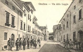Gradisca, Gradiska (Küstenland); Via della Loggia / street view with soldiers