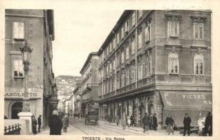 Trieste, Trieszt; Via Roma, Pietro Ma. / street view with shops, automobile (EK)