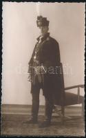 cca 1930 Dr. Kiss Ferenc (1889-1966) anatómus professzor díszmagyarban, egyetemi tanári lánccal, Brunhuber pecséttel jelzett fotója, 13×8,5 cm