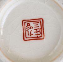 2 db távol-keleti porcelán kis váza, kézzel festett, jelzett, apró kopásokkal, m: 11,5 cm