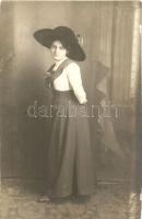 17 db régi motívumlap közte Stengel lapok és fotók is / 17 pre-1945 motive cards, among them Stengel...