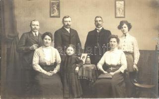 17 db régi motívumlap közte Stengel lapok és fotók is / 17 pre-1945 motive cards, among them Stengel...