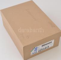 Kisfilm és rollfilm negatívok, több mint 100 tekercs cipősdobozban