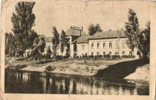 4 db RÉGI képeslap; 2 db Herkulesfürdő, Parádfürdő, Félixfürdő / 4 pre-1945 town-view postcards; Par...