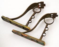 Díszes szecessziós réz fogas pár, 18,5×18,5×5,5 cm